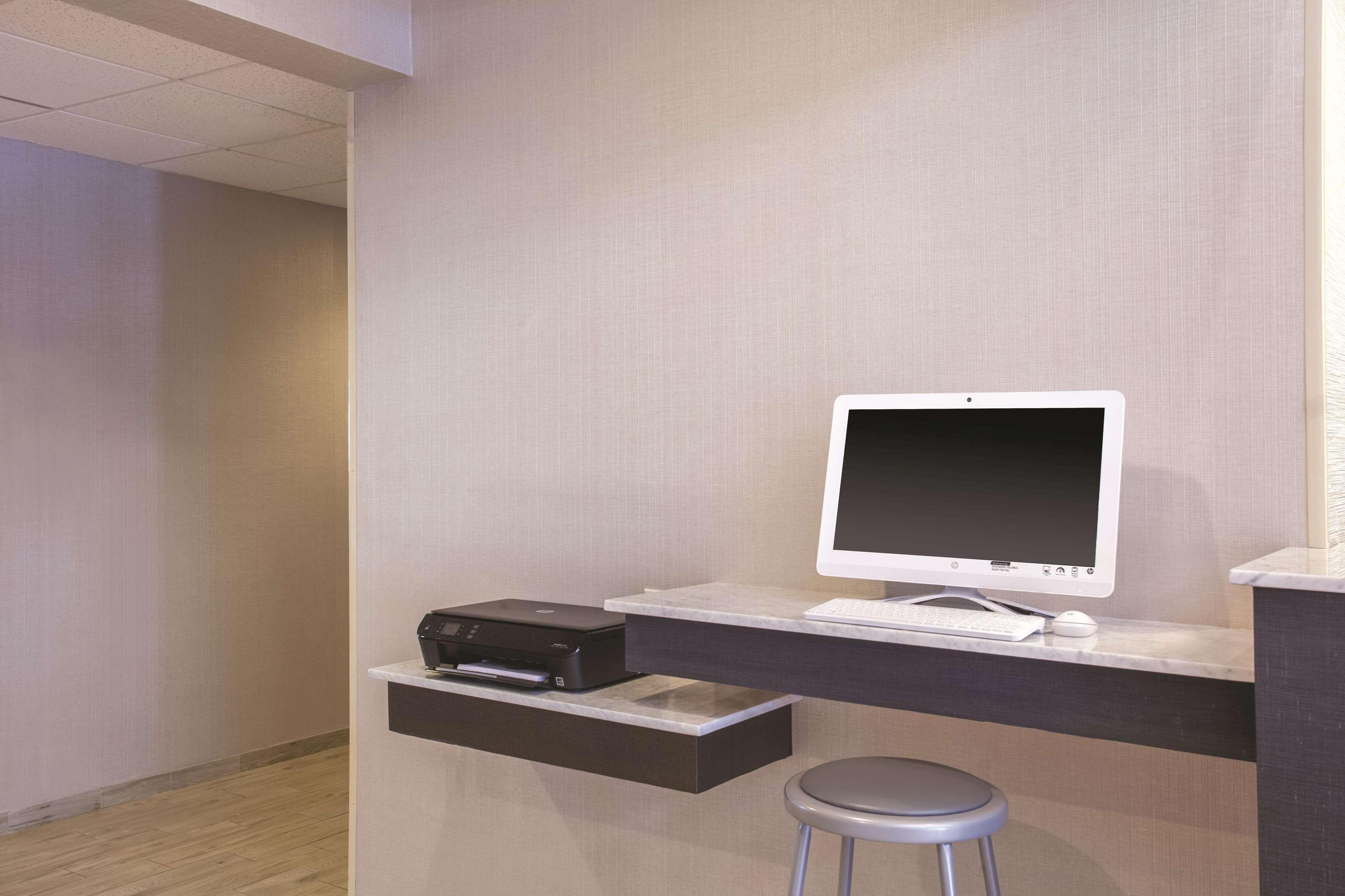 Hotel La Quinta By Wyndham Richmond South 3*